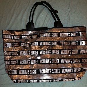 VS Tote